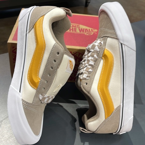 Vans Men’s Knu Skool
Mega Check Gray/Marshmall
VN0009QC0BP
Sneakers - Picture 13 of 16